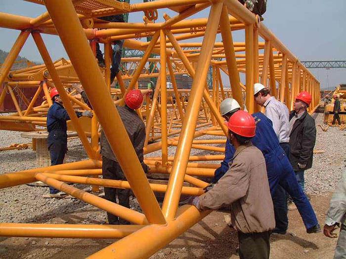 Attentions should be paid in the overhaul of crane.jpg Attentions should be paid in the overhaul of crane.jpg